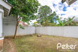 Casa à venda com 265m², 3 dormitórios, 3 suítes, 4 vagas, no bairro Vila Assunção em Porto Alegre