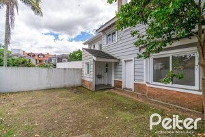 Casa à venda com 265m², 3 dormitórios, 3 suítes, 4 vagas, no bairro Vila Assunção em Porto Alegre