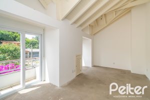 Casa à venda com 265m², 3 dormitórios, 3 suítes, 4 vagas, no bairro Vila Assunção em Porto Alegre