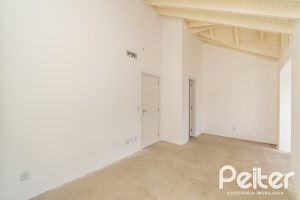 Casa à venda com 265m², 3 dormitórios, 3 suítes, 4 vagas, no bairro Vila Assunção em Porto Alegre