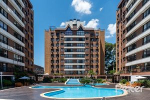 Apartamento à venda com 94m², 3 dormitórios, 1 suíte, 2 vagas, no bairro Tristeza em Porto Alegre