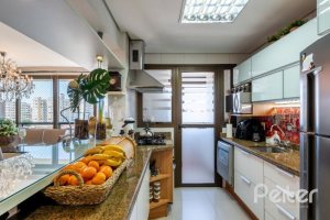 Apartamento à venda com 94m², 3 dormitórios, 1 suíte, 2 vagas, no bairro Tristeza em Porto Alegre