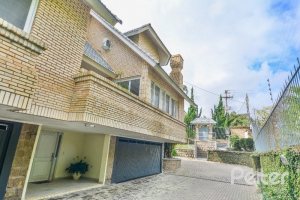 Casa em Condomínio à venda com 322m², 3 dormitórios, 1 suíte, 4 vagas, no bairro Jardim Isabel em Porto Alegre