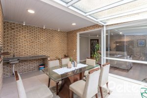 Casa em Condomínio à venda com 322m², 3 dormitórios, 1 suíte, 4 vagas, no bairro Jardim Isabel em Porto Alegre