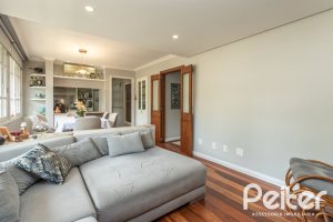 Casa em Condomínio à venda com 322m², 3 dormitórios, 1 suíte, 4 vagas, no bairro Jardim Isabel em Porto Alegre