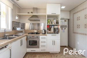 Casa em Condomínio à venda com 322m², 3 dormitórios, 1 suíte, 4 vagas, no bairro Jardim Isabel em Porto Alegre