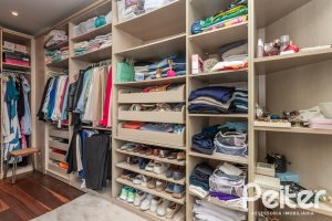 Casa em Condomínio à venda com 322m², 3 dormitórios, 1 suíte, 4 vagas, no bairro Jardim Isabel em Porto Alegre