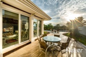 Casa em Condomínio à venda com 338m², 3 dormitórios, 3 suítes, 2 vagas, no bairro Terra Ville em PORTO ALEGRE