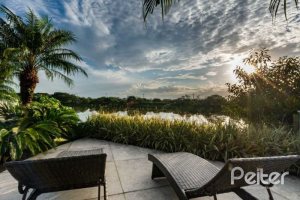 Casa em Condomínio à venda com 338m², 3 dormitórios, 3 suítes, 2 vagas, no bairro Terra Ville em PORTO ALEGRE