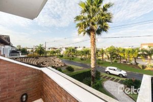 Casa em Condomínio à venda com 338m², 3 dormitórios, 3 suítes, 2 vagas, no bairro Terra Ville em PORTO ALEGRE