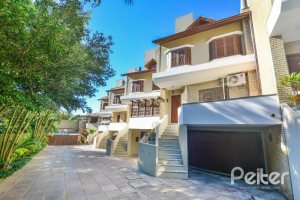 Casa em Condomínio à venda com 317m², 4 dormitórios, 4 suítes, 4 vagas, no bairro Tristeza em Porto Alegre