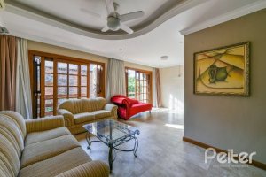 Casa em Condomínio à venda com 320m², 4 dormitórios, 4 suítes, 10 vagas, no bairro Cavalhada em PORTO ALEGRE