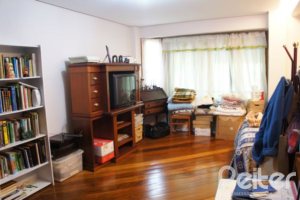 Casa à venda com 240m², 4 dormitórios, 2 suítes, 4 vagas, no bairro Jardim Isabel em Porto Alegre