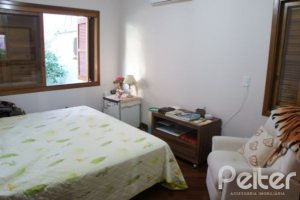 Casa à venda com 240m², 4 dormitórios, 2 suítes, 4 vagas, no bairro Jardim Isabel em Porto Alegre