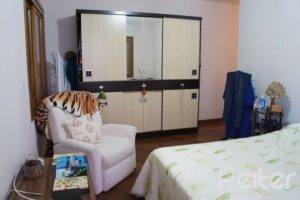 Casa à venda com 240m², 4 dormitórios, 2 suítes, 4 vagas, no bairro Jardim Isabel em Porto Alegre