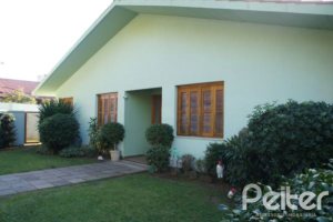 Casa à venda com 240m², 4 dormitórios, 2 suítes, 4 vagas, no bairro Jardim Isabel em Porto Alegre