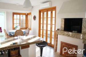 Casa à venda com 240m², 4 dormitórios, 2 suítes, 4 vagas, no bairro Jardim Isabel em Porto Alegre