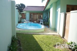 Casa à venda com 240m², 4 dormitórios, 2 suítes, 4 vagas, no bairro Jardim Isabel em Porto Alegre