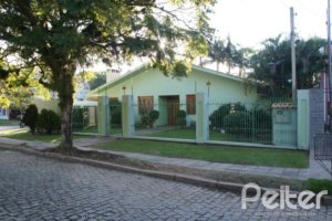 Casa à venda com 240m², 4 dormitórios, 2 suítes, 4 vagas, no bairro Jardim Isabel em Porto Alegre