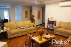 Casa à venda com 240m², 4 dormitórios, 2 suítes, 4 vagas, no bairro Jardim Isabel em Porto Alegre