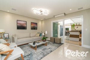 Casa em Condomínio à venda com 240m², 4 dormitórios, 2 suítes, 2 vagas, no bairro Tristeza em Porto Alegre