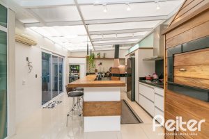 Casa em Condomínio à venda com 240m², 4 dormitórios, 2 suítes, 2 vagas, no bairro Tristeza em Porto Alegre