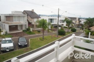 Casa em Condomínio à venda com 263m², 3 dormitórios, 1 suíte, 3 vagas, no bairro Mountain Ville em PORTO ALEGRE