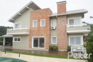 Casa em Condomínio à venda com 263m², 3 dormitórios, 1 suíte, 3 vagas, no bairro Mountain Ville em PORTO ALEGRE