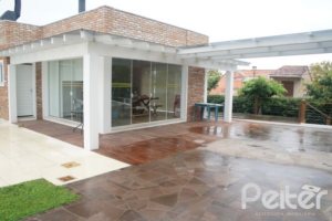 Casa em Condomínio à venda com 263m², 3 dormitórios, 1 suíte, 3 vagas, no bairro Mountain Ville em PORTO ALEGRE