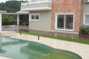 Casa em Condomínio à venda com 263m², 3 dormitórios, 1 suíte, 3 vagas, no bairro Mountain Ville em PORTO ALEGRE