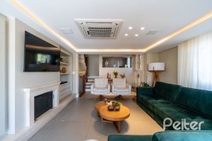 Casa em Condomínio à venda com 210m², 3 dormitórios, 2 suítes, 4 vagas, no bairro Jardim Isabel em Porto Alegre