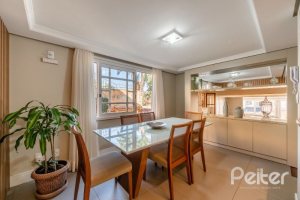 Casa em Condomínio à venda com 210m², 3 dormitórios, 2 suítes, 4 vagas, no bairro Jardim Isabel em Porto Alegre