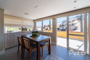 Casa em Condomínio à venda com 210m², 3 dormitórios, 2 suítes, 4 vagas, no bairro Jardim Isabel em Porto Alegre