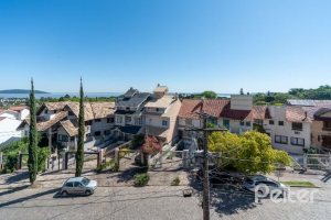 Casa em Condomínio à venda com 210m², 3 dormitórios, 2 suítes, 4 vagas, no bairro Jardim Isabel em Porto Alegre
