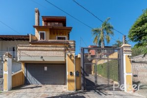 Casa em Condomínio à venda com 210m², 3 dormitórios, 2 suítes, 4 vagas, no bairro Jardim Isabel em Porto Alegre