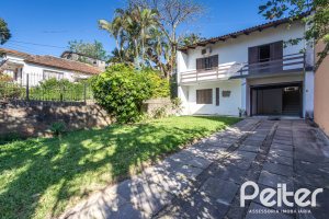 Terreno à venda com 180m², 3 dormitórios, no bairro Tristeza em Porto Alegre