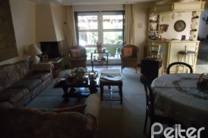 Casa à venda com 495m², 5 dormitórios, 1 suíte, 3 vagas, no bairro Vila Conceição em Porto Alegre