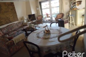 Casa à venda com 495m², 5 dormitórios, 1 suíte, 3 vagas, no bairro Vila Conceição em Porto Alegre