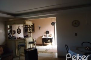 Casa à venda com 495m², 5 dormitórios, 1 suíte, 3 vagas, no bairro Vila Conceição em Porto Alegre