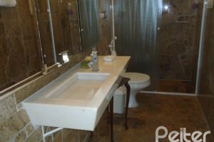 Casa à venda com 495m², 5 dormitórios, 1 suíte, 3 vagas, no bairro Vila Conceição em Porto Alegre