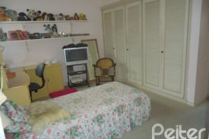 Casa à venda com 495m², 5 dormitórios, 1 suíte, 3 vagas, no bairro Vila Conceição em Porto Alegre