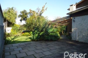 Casa à venda com 495m², 5 dormitórios, 1 suíte, 3 vagas, no bairro Vila Conceição em Porto Alegre