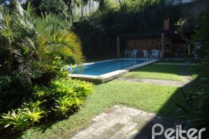 Casa à venda com 495m², 5 dormitórios, 1 suíte, 3 vagas, no bairro Vila Conceição em Porto Alegre