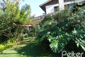 Casa à venda com 495m², 5 dormitórios, 1 suíte, 3 vagas, no bairro Vila Conceição em Porto Alegre