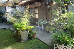 Casa à venda com 495m², 5 dormitórios, 1 suíte, 3 vagas, no bairro Vila Conceição em Porto Alegre