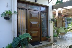 Casa à venda com 495m², 5 dormitórios, 1 suíte, 3 vagas, no bairro Vila Conceição em Porto Alegre