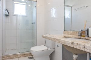 Apartamento à venda com 69m², 2 dormitórios, 1 suíte, 1 vaga, no bairro Tristeza em Porto Alegre