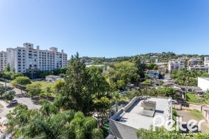 Apartamento à venda com 69m², 2 dormitórios, 1 suíte, 1 vaga, no bairro Tristeza em Porto Alegre