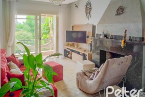 Casa à venda com 304m², 3 dormitórios, 1 suíte, 4 vagas, no bairro Espírito Santo em Porto Alegre