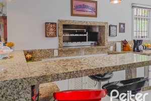 Casa à venda com 304m², 3 dormitórios, 1 suíte, 4 vagas, no bairro Espírito Santo em Porto Alegre